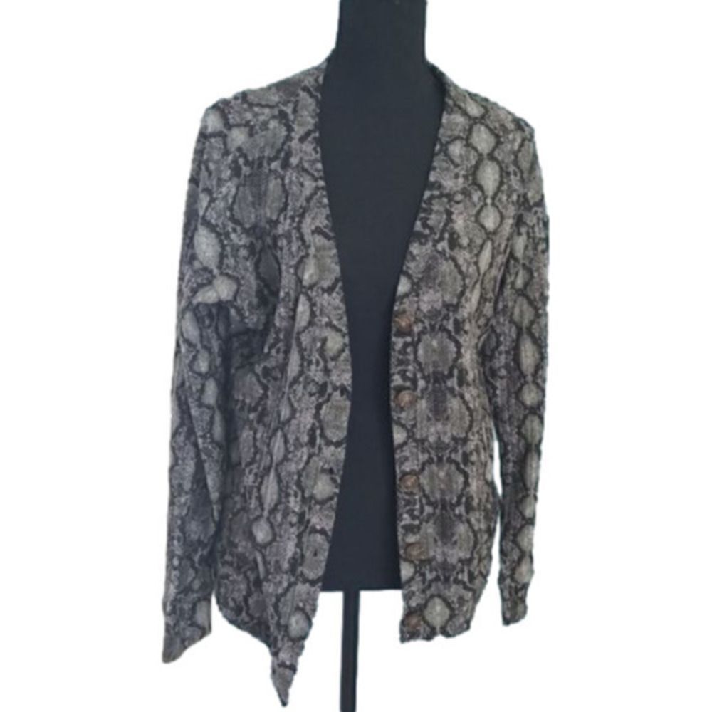 Daytrip Women's‎ Long sleeve Button down cozy Cardigan Size Medium new with tag